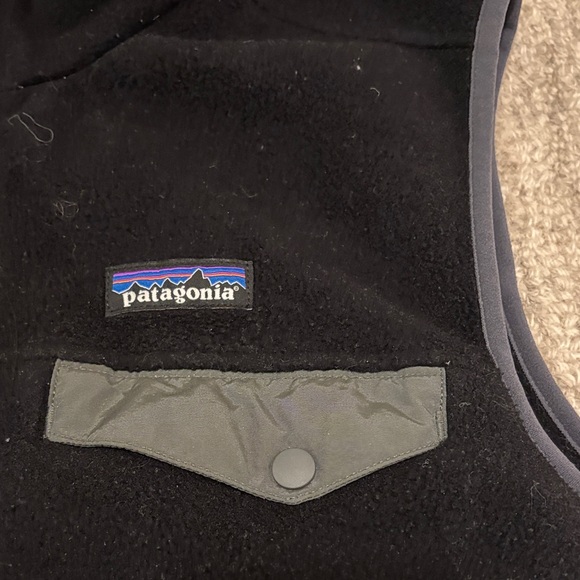 Patagonia Men's Black Fleece Vest - Picture 2 of 3